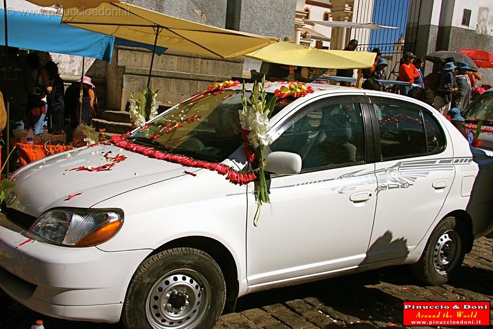 BOLIVIA - Battesimo delle auto a Copacabana - 2.jpg